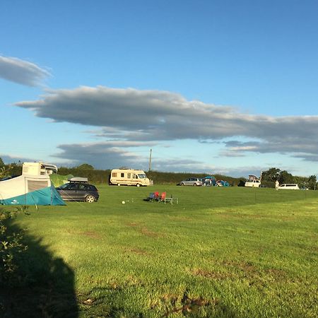 Carreg Y Gwynt Campsite - Touring And Tent Pitches Hotel Llanarth  Exterior photo